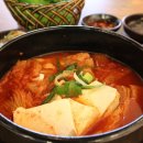 더 김치찌개 이미지