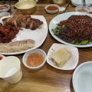 우현족발 | 18,900원에 족발, 보쌈, 감자탕이 전부 무한리필? 신포시장 '우현족발', 제 인생 맛집이 된 이유