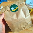 몽키트위스트도넛 | 딸래미친구가 테이크아웃 해 온 몽키 트위스트 도넛, 아메리카노, 딸기라떼.