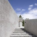 [스위스주택] 시멘트 몰탈의 거친 미감이 인상적인 주택 이미지