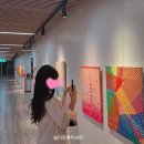 관람자들을 바라보기 이미지