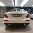 개인/벤츠/ W213 17년 07월 E300 4MATIC Amg line 흰색 브라운 시트 차량 판매합니다. 이미지