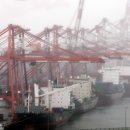 S. Korea swings to trade surplus in June 6월, 한국 무역수지 흑자전환; 수출감소세 둔화 이미지
