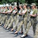 여군 하이힐 신고 단체훈련.."성상품화" 우크라이나 '발칵' 이미지