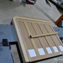 헬멧 조형물 이미지