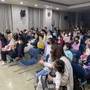 책 읽어주는 마술사 이미지