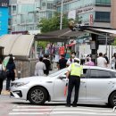 횡단보도 앞 이미지