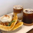 낫 컴플리트(not complete) | 혜화역 카페 : 데이트코스 추천 │ 크로플이 맛있는 조용한 카페 낫컴플리트 not complete
