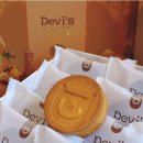 무너지는집 조형물 이미지