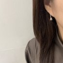 [주얼리/오에이알] oar Crystal Hook Earings : 내귀에 영롱함 한 스푼