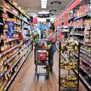 미국 식료품 가격이 계속 상승함에 따라 소비자들은 식품 예산을 늘리기 위해 '창의적인' 전략을 사용합니다. 이미지