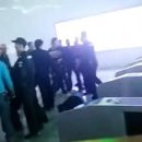 중국 후난성의 고속철도역에서 수십 명이 역무원들을 집단 구타하는 사건 발생. 이미지