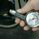 타이어 공기압 측정기 이미지