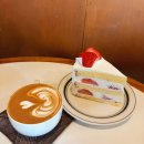 선경도서관 | 행궁동 카페 아늑감 ㅣ 우드빛 공간에서 만난 딸기우유케이크 ( 선경도서관주차장 )