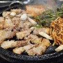 북침산네거리 | 구워나오는 침산동 고기집 일백삼겹