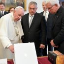 오르반 헝가리 총리 예방 받은 교황 “우크라이나 피란민 지원” 강조 이미지