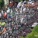 '우파 집회' 비난하더니… 민주노총 모이자 "집회 자유" 외친 한겨레 이미지