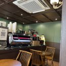 ☕ 산동칼국수 먹고 바로 앞! 서초동 감성 카페 ‘옥타커피(OKTA COFFEE)’ 후기