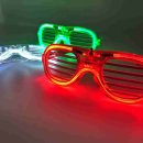 빛나는 안경 이미지