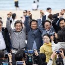 이재명 등장에 강릉 해수욕장 &#39;마비&#39;...&#34;테러 위험 있어 악수는 조심&#34; 이미지