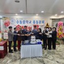 동문빌딩 앞 | 웃음꽃 활짝! 메이앤파티 씨엘홀을 가득채운 수동중학교 동문들의 뜨거운 우정