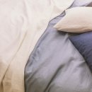 🌙 땀 많고 피부 예민한 사람을 위한 여름 이불 선택법—아토피·피부염 예방 침구 추천 가이드 (2025...