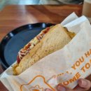 커피 엔 토스트 이미지