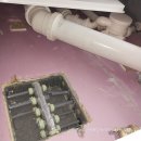 거제 마린 푸르지오 1단지 | 거제시 아주동 거제마린푸르지오아파트 1단지 102동 욕실 수도 분배기 배관 누수 통채로 교체 작업