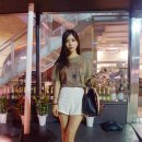 룩] 겐조 티셔츠, 루즈 앤 라운지 제이스 가방, 피스원 예쁜구두 형광라임슈즈, 블로썸 하이웨스트...