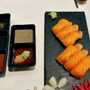 육회랑 연어랑 이미지