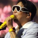 MC몽, 손목에 '아파트한 채' 감고 등장 '역시 연예인 걱정은 하는 게 아냐' 논란과 이슈가 있는 가운데 단독 콘서트 이미지