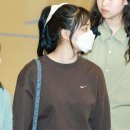 뉴진스 민지 공항패션 나이키 솔로 스우시 맨투맨 플리스 크루