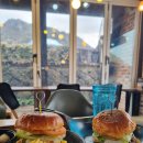 오름생고기 | 성산일출봉 코앞! 지붕 위 잔디가 매력적인 흑돼지버거 제주맛집 '꽃담수제버거'