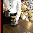 커피와 책이 있는 이미지