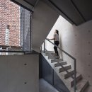 대청동 작은 집 JMY Architects combines living and retail spaces on a narrow site in Busan 이미지