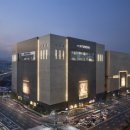 &#34;VIP라도 40대는 못 들어와요&#34;…&#39;파격 선언&#39;한 백화점, 왜? [송영찬의 신통유통] 이미지