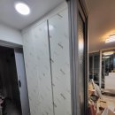 하이그로시 흰색도어에 엘바손잡이로 제작된 신발장/씽크대공장 [씽크데코] 이미지