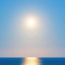 바다 그리고 달 이미지