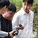 '잠실 개표소 경찰 폭행' 20대 남성 2명 구속기로…'묵묵부답' 이미지