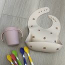 Mushie Bib &amp; Sippy Cup, Dr.Brown Spoons 팝니다 10불 이미지