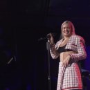 한 번 보고나면 음원은 못듣게 된다는 앤 마리 “2002” Live 영상 이미지