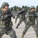 제주대·한국해양대 학군사관후보생들이 해병대 교육훈련단에서 군사기초훈련을 받고 있다 이미지