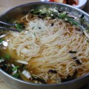 멸치가살아있는국수 이미지