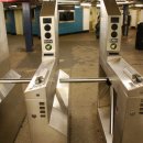 (Pic) Public Transportation - strap, turnstile 이미지