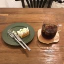 무화과나무아래 | [성남 | 가천대역카페 | “무화과나무아래”] 차분한 디저트 맛집 카페