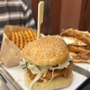 잠실 롯데월드몰 맛집ㅣ브럭시 와플 치킨 버거 솔직 후기 (홀리치킨 와플샌드위치 + 더레벨 버거)