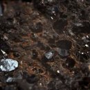 석운석, 철운석, 석철운석 이 세 가지 운석 외에도 아주 다른 운석인 다이아몬드 운석 이미지