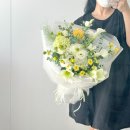 창원 화이트 옐로우 꽃다발 스튜디오 촬영 배달 / 창원 성산구 상남동 악마의 꽃집