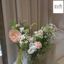 싱그러운 여름 꽃 화병꽂이 이미지