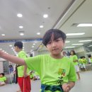 전인태권도교육관 | 울산 유치부 태권도 아이들이 즐거워하며 노래를 흥얼거려요